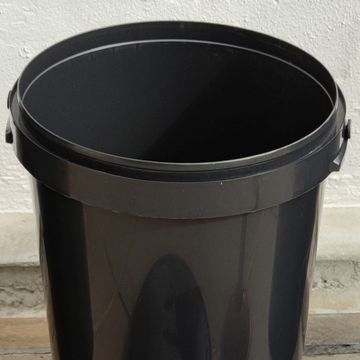 Large bucket with handle
