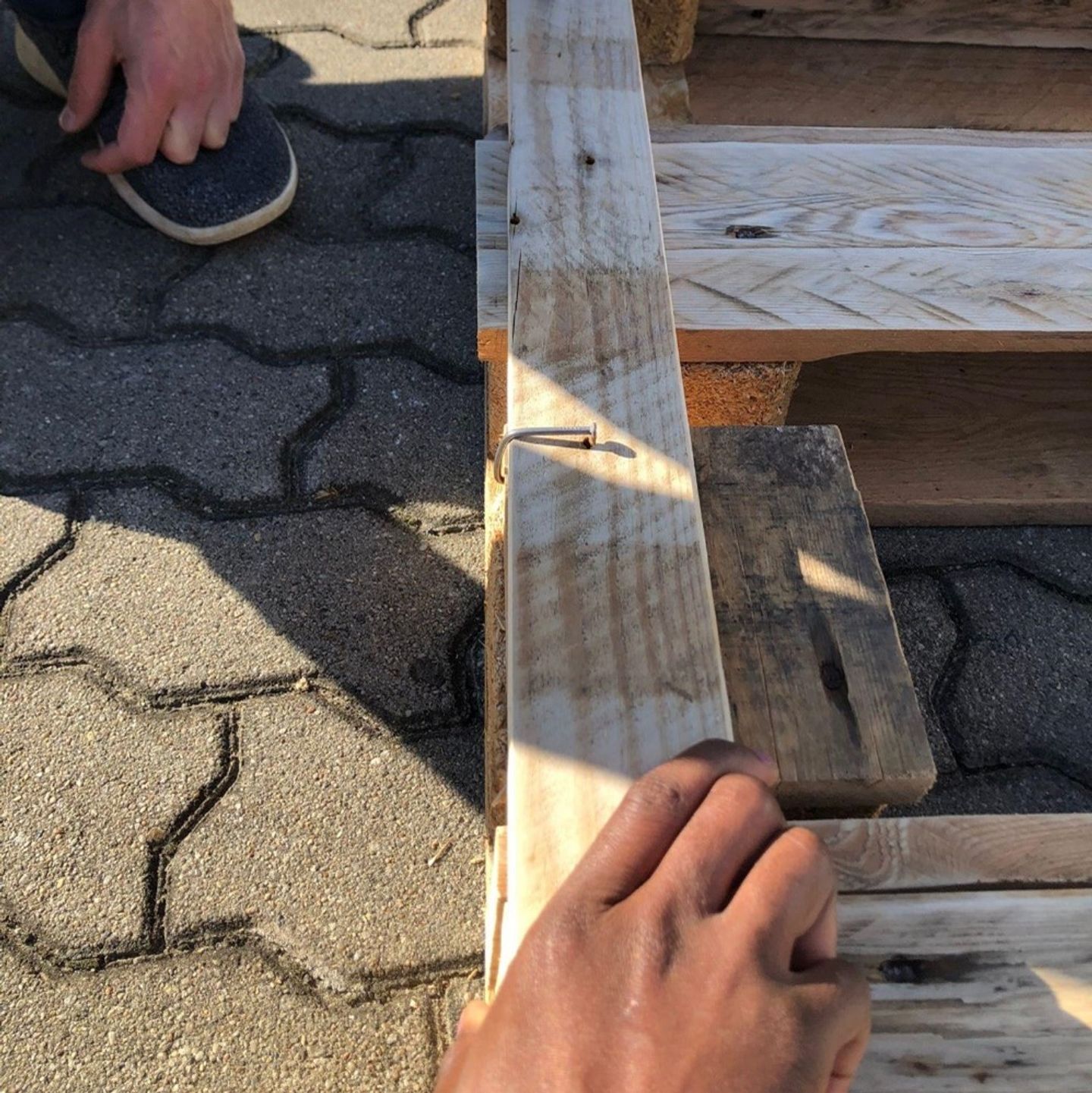 Fix the stoppings for the folded table top.