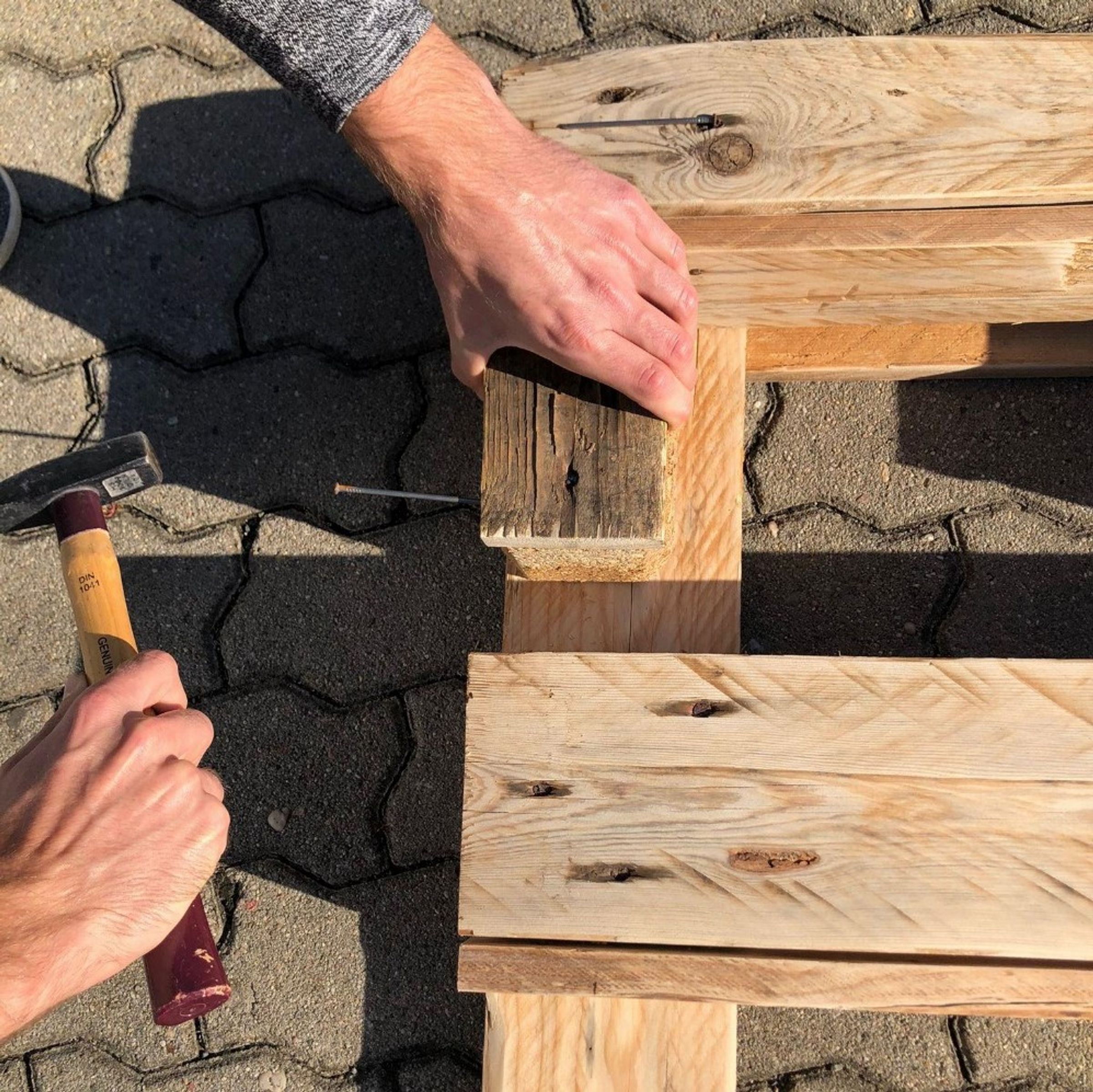 Fix the stoppings for the folded table top.