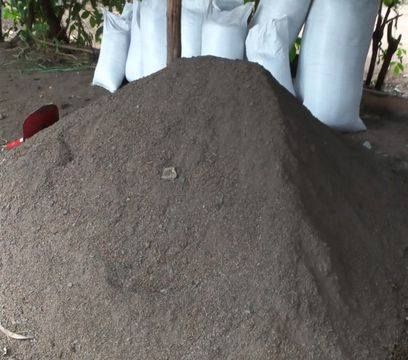 Testing the moisture - mixture stays in shape