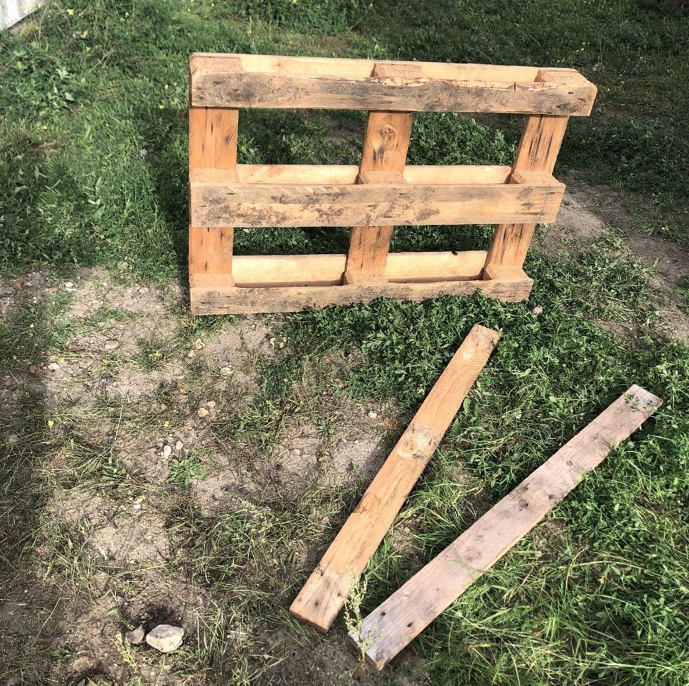 Disassemble the pallet